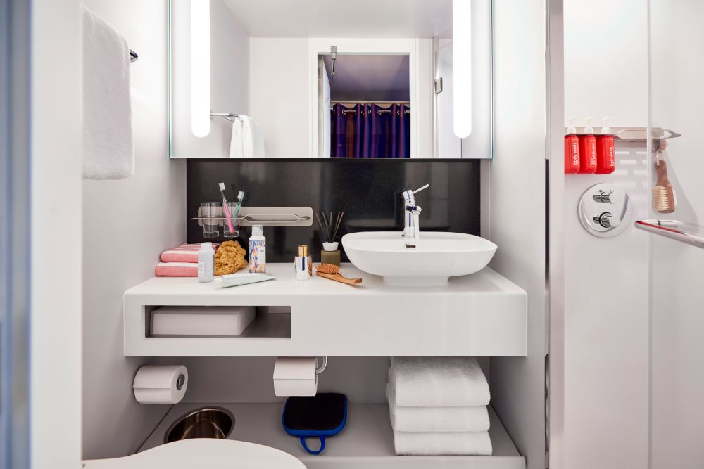 IMG-SCL-2021-CAB-interior-bathroom-day-editorial-UNCROPPED